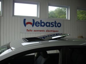 Nissan Versa - Toit ouvrant Série 300